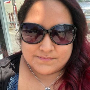 Meet your Posher, Chloe